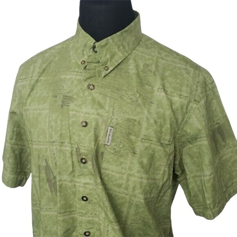 Columbia River Lodge Animal Print Short Sleeve Button Down Shirt Medium Green
